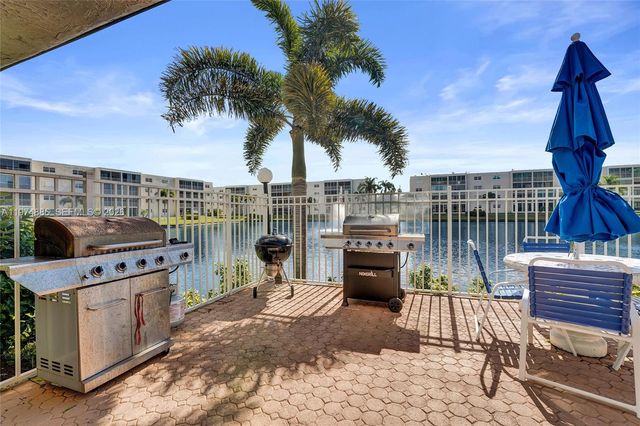 324 SE 10th St 208, Dania Beach, FL 33004