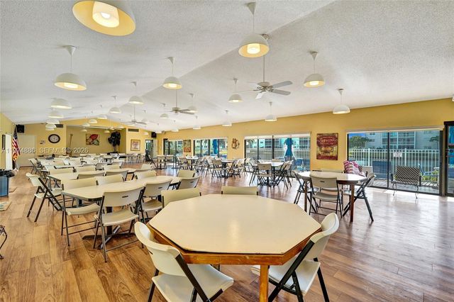 324 SE 10th St 208, Dania Beach, FL 33004