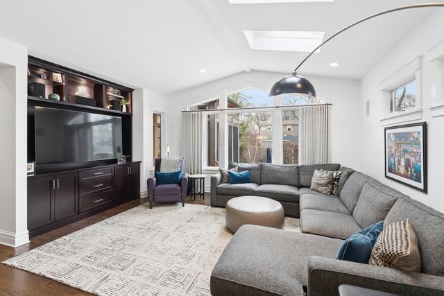 729 Lincoln Street, Evanston, IL 60201