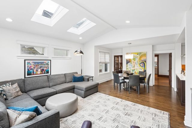 729 Lincoln Street, Evanston, IL 60201