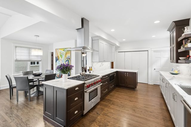 729 Lincoln Street, Evanston, IL 60201