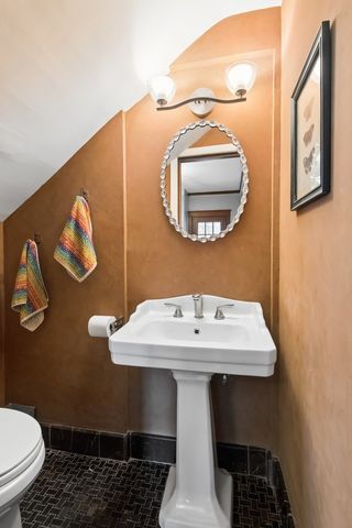 729 Lincoln Street, Evanston, IL 60201