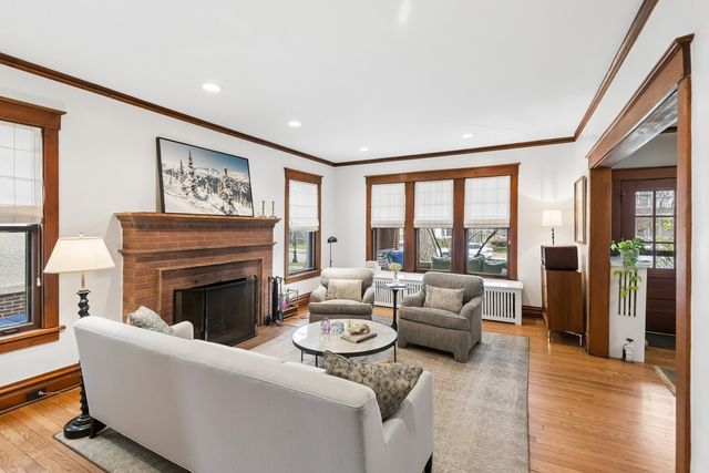 729 Lincoln Street, Evanston, IL 60201