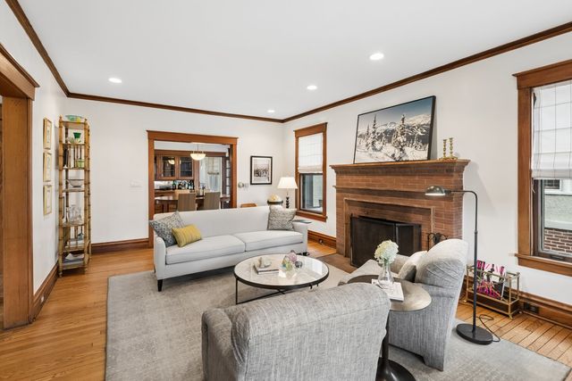 729 Lincoln Street, Evanston, IL 60201