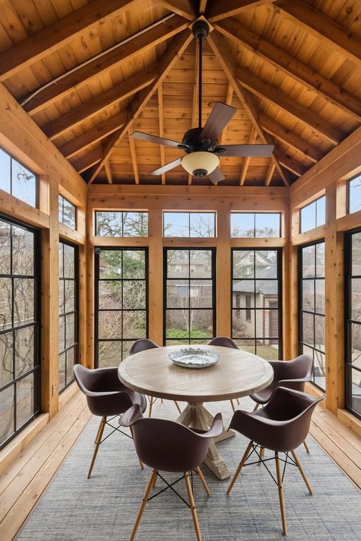 Image 27 of property listing at 729 Lincoln Street, Evanston, IL 60201