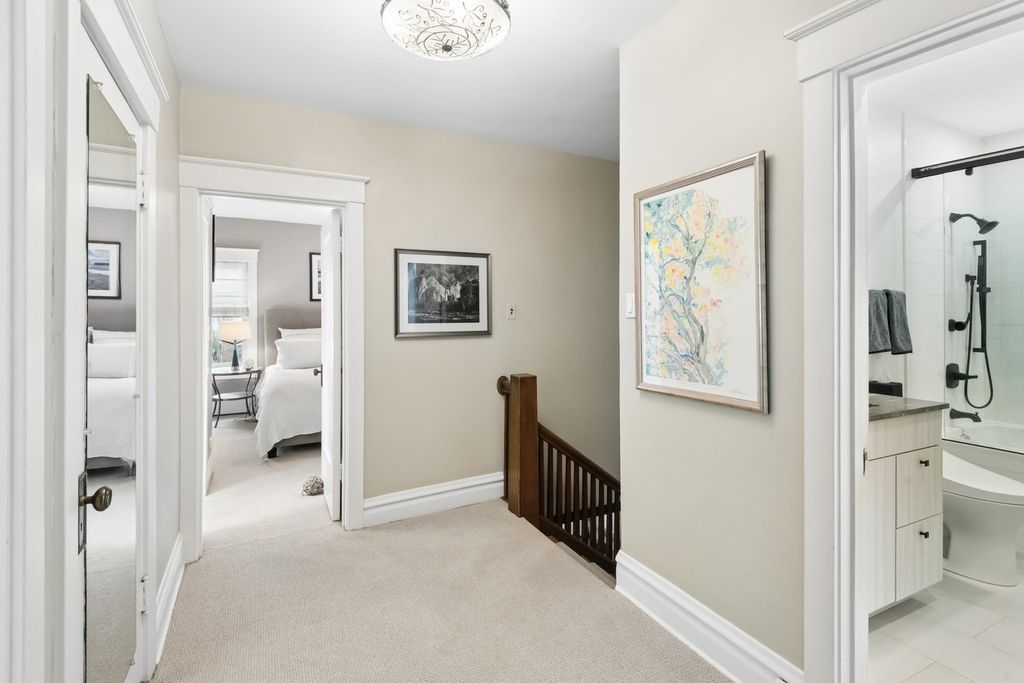 Image 29 of property listing at 729 Lincoln Street, Evanston, IL 60201