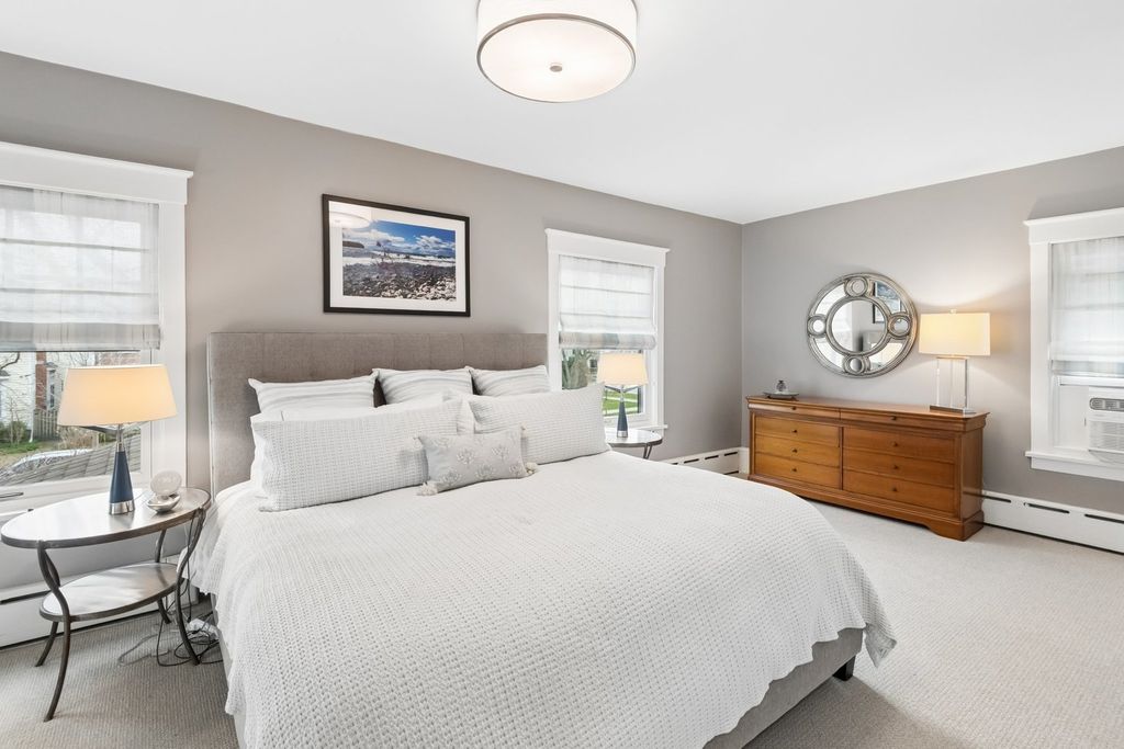 Image 31 of property listing at 729 Lincoln Street, Evanston, IL 60201