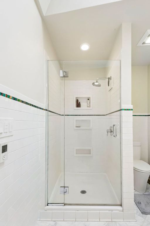 Image 33 of property listing at 729 Lincoln Street, Evanston, IL 60201