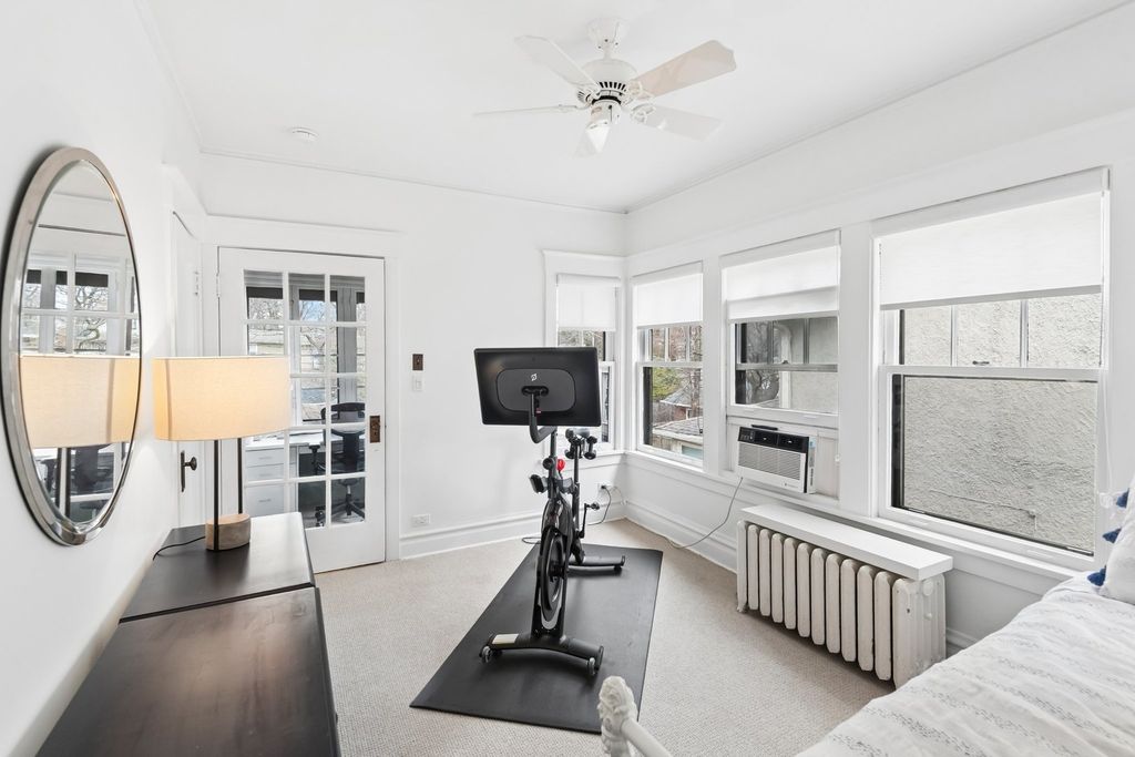 Image 34 of property listing at 729 Lincoln Street, Evanston, IL 60201