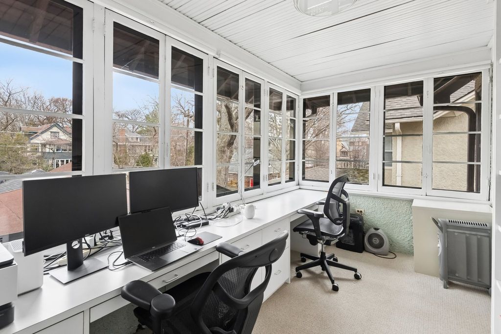 Image 35 of property listing at 729 Lincoln Street, Evanston, IL 60201