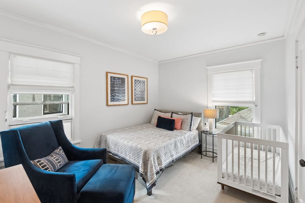Image 37 of property listing at 729 Lincoln Street, Evanston, IL 60201