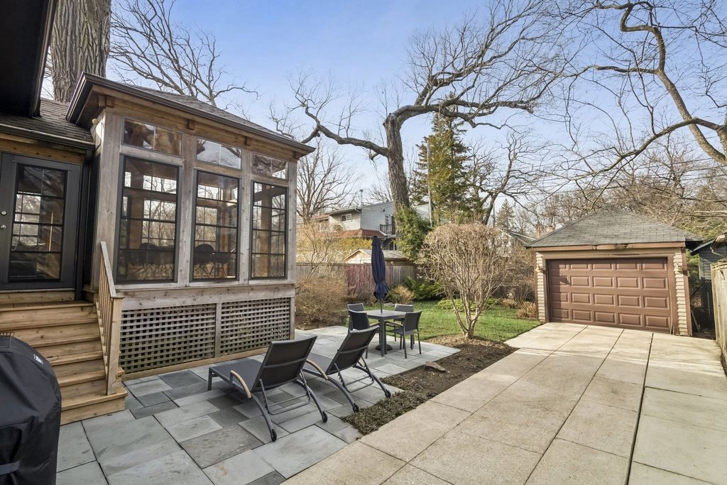 Image 40 of property listing at 729 Lincoln Street, Evanston, IL 60201