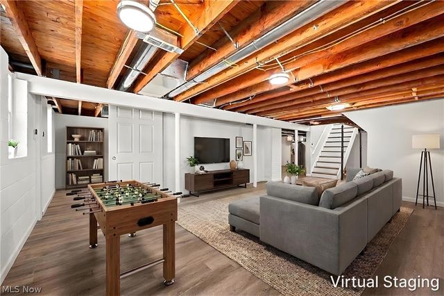 7562 Richmond Road, Oakwood Village, OH 44146
