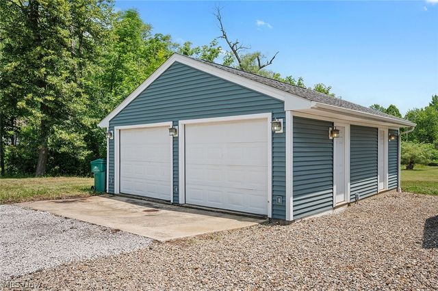 7562 Richmond Road, Oakwood Village, OH 44146