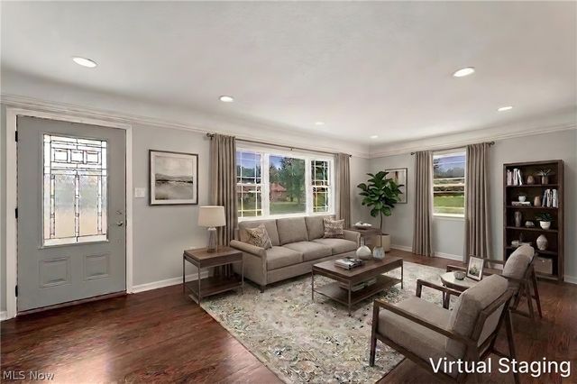 7562 Richmond Road, Oakwood Village, OH 44146