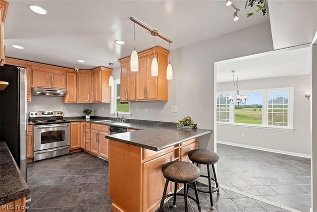 7562 Richmond Road, Oakwood Village, OH 44146