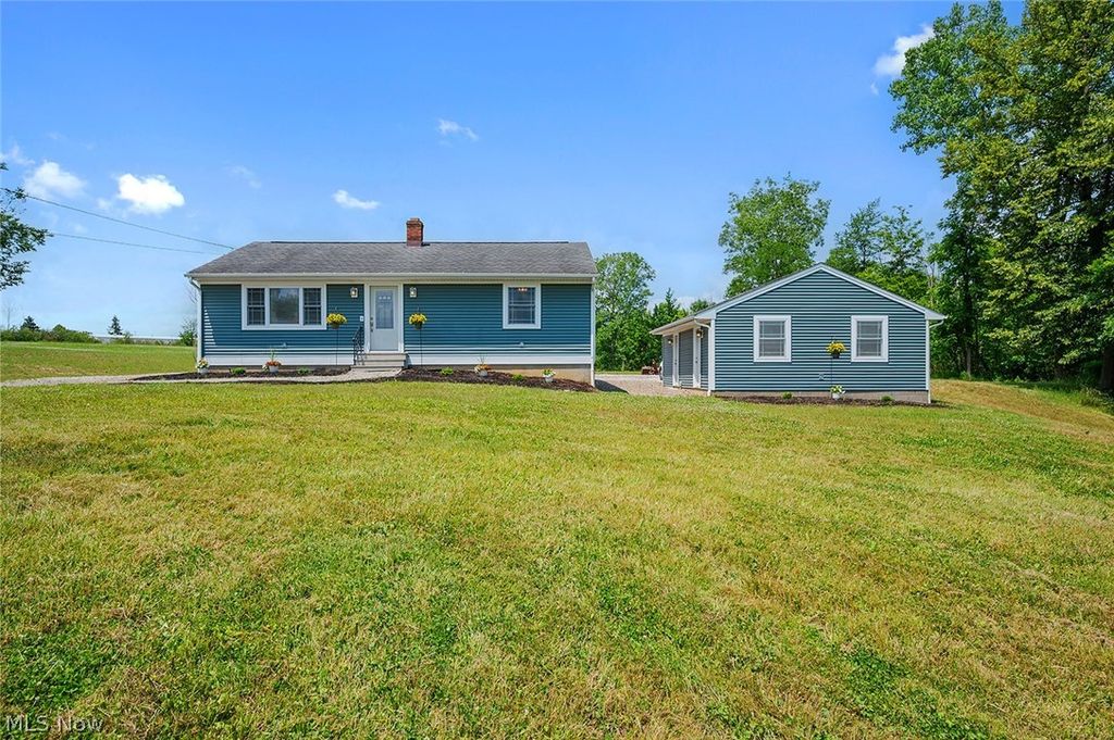7562 Richmond Road, Oakwood Village, OH 44146