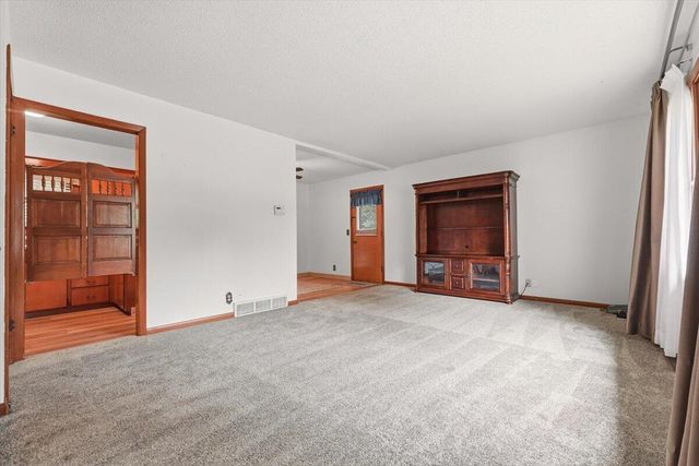 53 SKYVIEW Drive, Council Bluffs, IA 51503