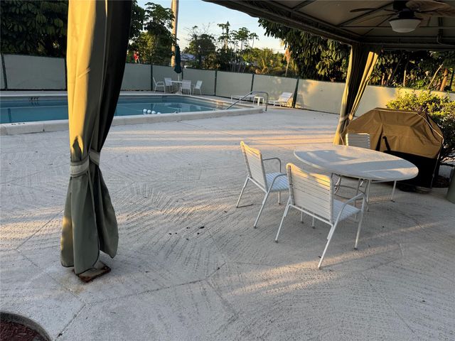 505 Spencer Dr 307, West Palm Beach, FL 33409