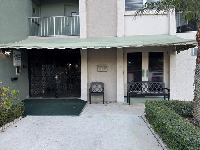 505 Spencer Dr 307, West Palm Beach, FL 33409