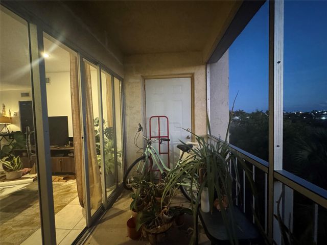 505 Spencer Dr 307, West Palm Beach, FL 33409