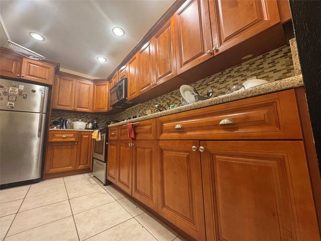 505 Spencer Dr 307, West Palm Beach, FL 33409