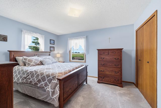 902 Park Lane, Belle Plaine, MN 56011