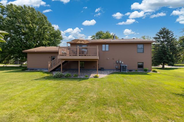 902 Park Lane, Belle Plaine, MN 56011