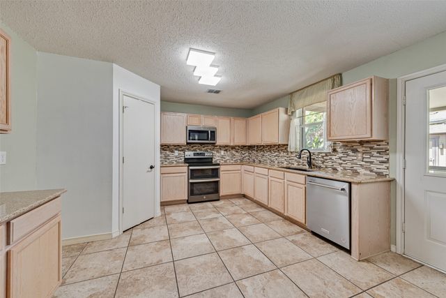 1629 Baxter Springs Drive, Fort Worth, TX 76247