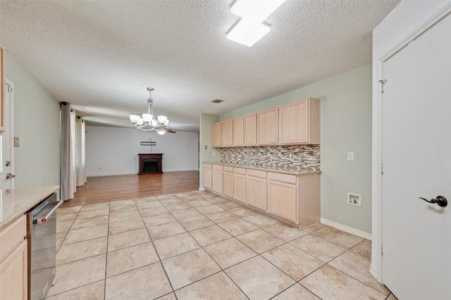 1629 Baxter Springs Drive, Fort Worth, TX 76247