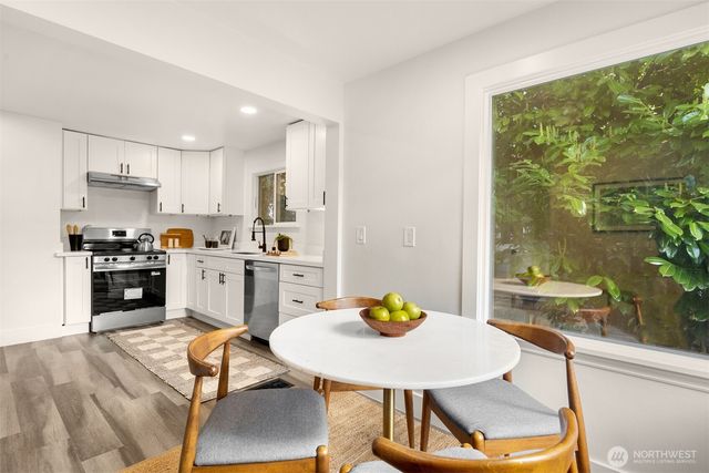 935 N 92nd Street, Seattle, WA 98103