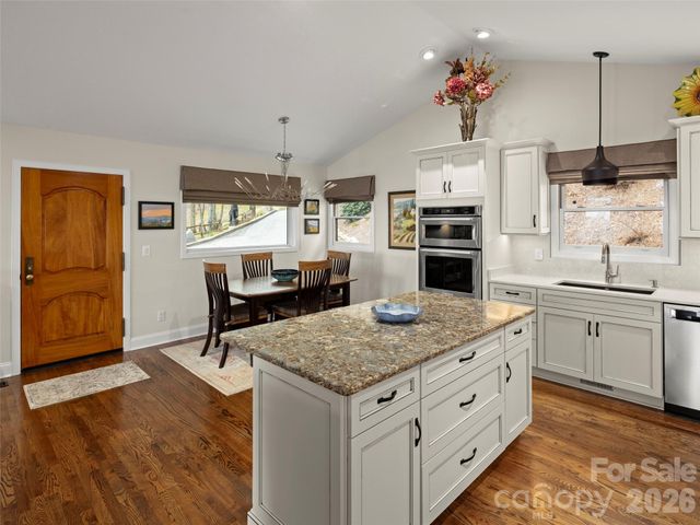 220 Dulcimer Lane, Waynesville, NC 28786