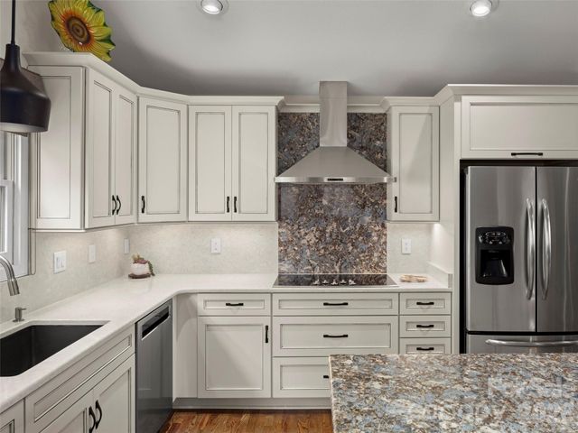 220 Dulcimer Lane, Waynesville, NC 28786
