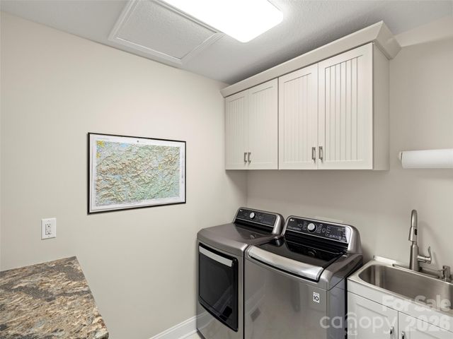 220 Dulcimer Lane, Waynesville, NC 28786