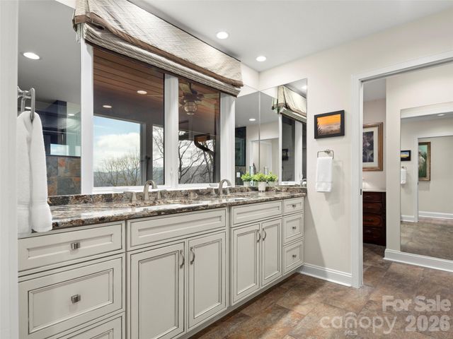 220 Dulcimer Lane, Waynesville, NC 28786