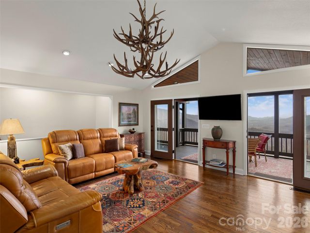 220 Dulcimer Lane, Waynesville, NC 28786