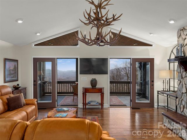 220 Dulcimer Lane, Waynesville, NC 28786