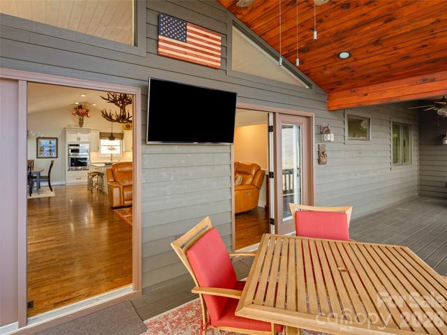 220 Dulcimer Lane, Waynesville, NC 28786