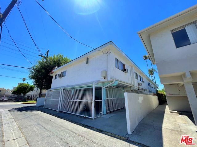 19103 Sherman Way, Reseda (los Angeles), CA 91335