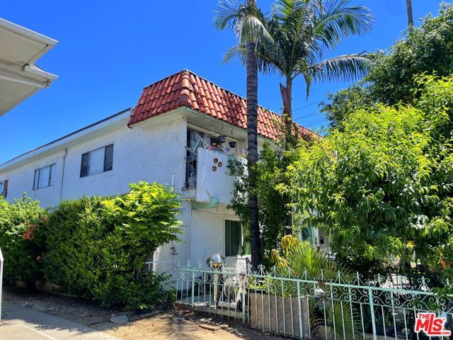 19103 Sherman Way, Reseda (los Angeles), CA 91335