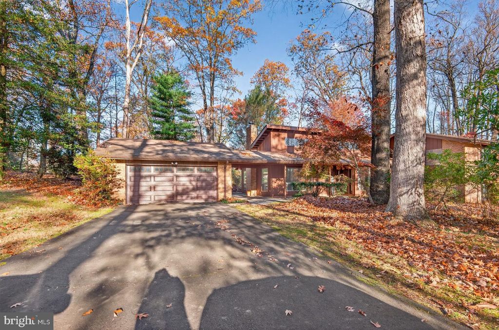 3204 FOX MILL RD, Oakton, VA 22124