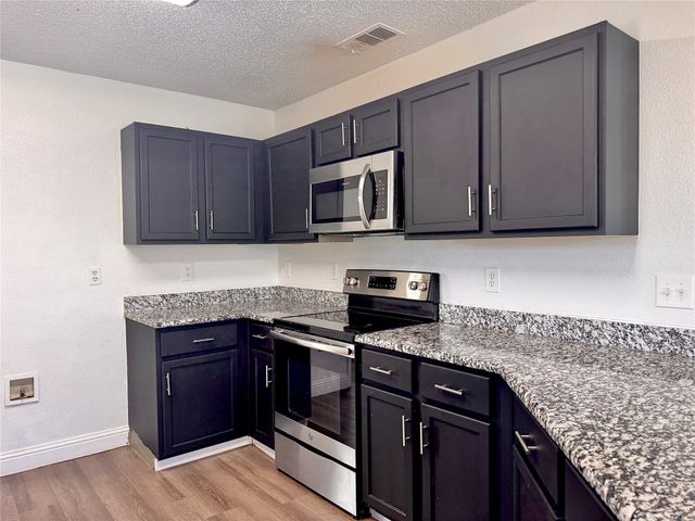 201 Yosemite Drive, Mansfield, TX 76063