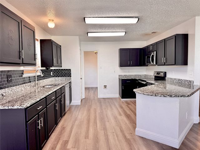 201 Yosemite Drive, Mansfield, TX 76063