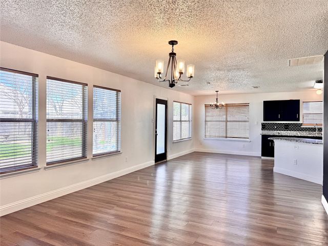 201 Yosemite Drive, Mansfield, TX 76063