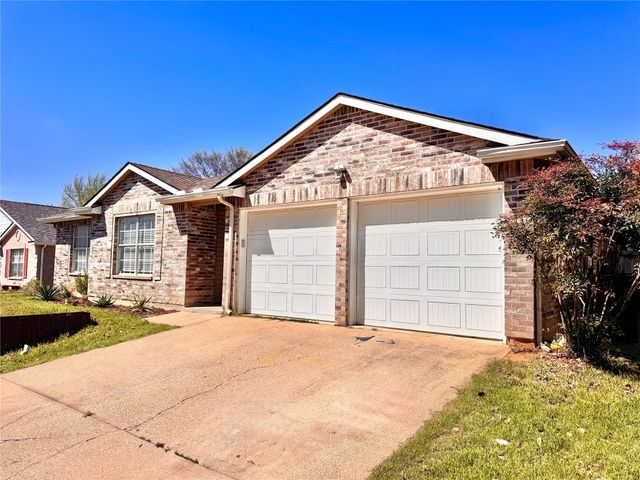 201 Yosemite Drive, Mansfield, TX 76063