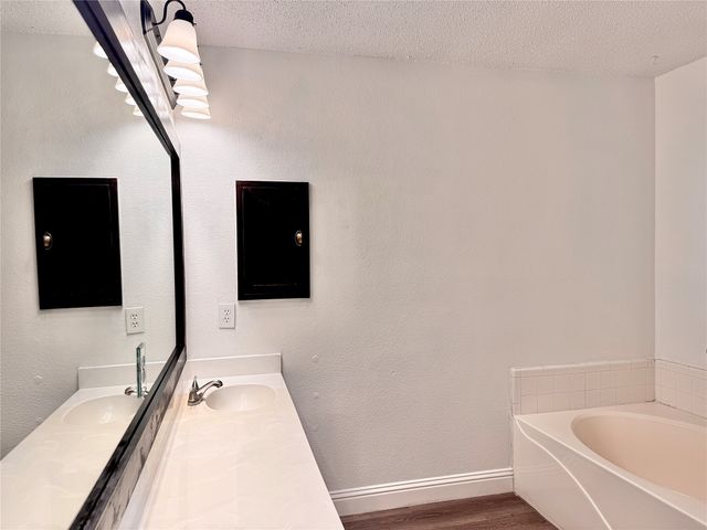 201 Yosemite Drive, Mansfield, TX 76063