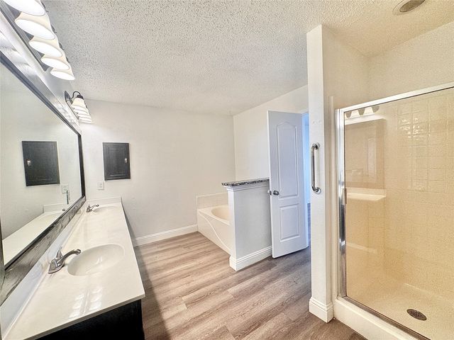 201 Yosemite Drive, Mansfield, TX 76063