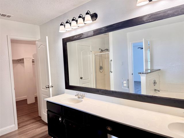 201 Yosemite Drive, Mansfield, TX 76063