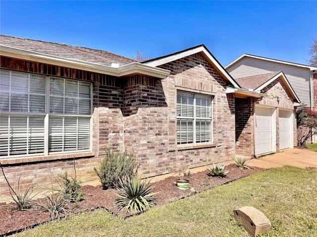 201 Yosemite Drive, Mansfield, TX 76063
