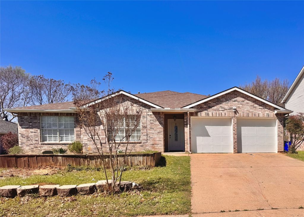 201 Yosemite Drive, Mansfield, TX 76063